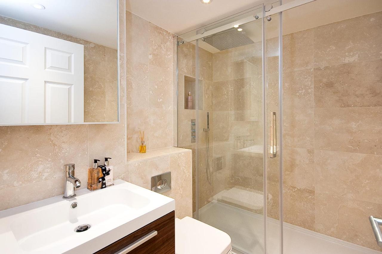 Stunning 2-Bedroom-Hosted By Sweetstay ロンドン エクステリア 写真